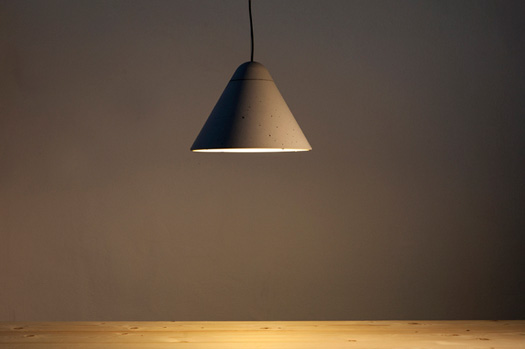 Lampade in cemento design Oded Webman per Itai Bar-On